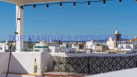 Moradia na baixa com vista mar