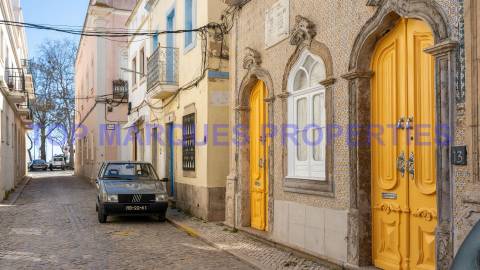 Moradia na baixa com vista mar