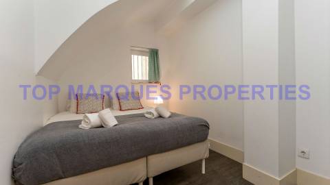 Moradia na baixa com vista mar