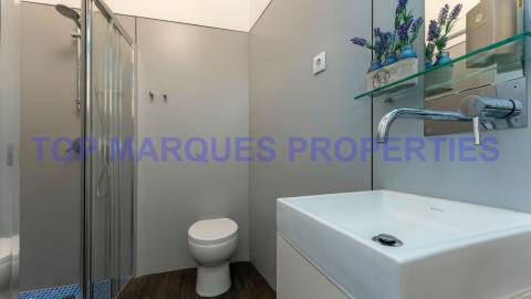 Moradia na baixa com vista mar