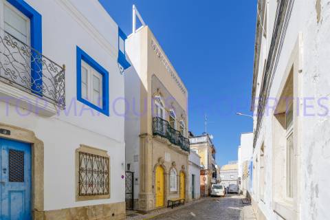 Moradia na baixa com vista mar