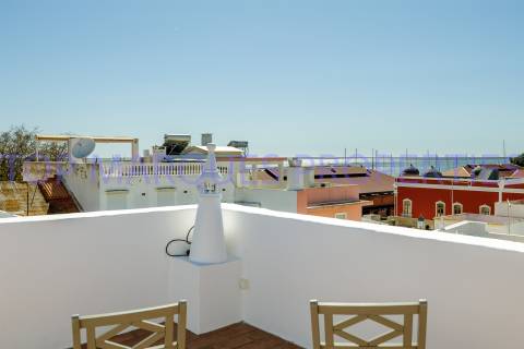 Moradia na baixa com vista mar