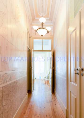 Moradia na baixa com vista mar