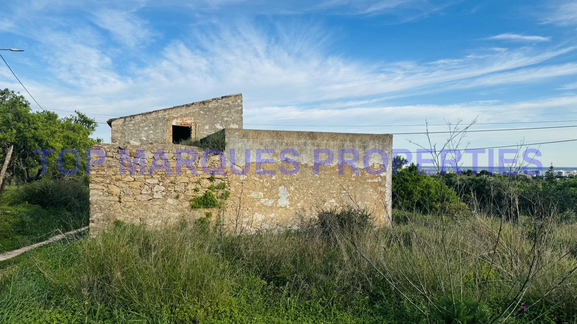 Excelente terreno com vista mar, projeto de construção aprovado, e piscina