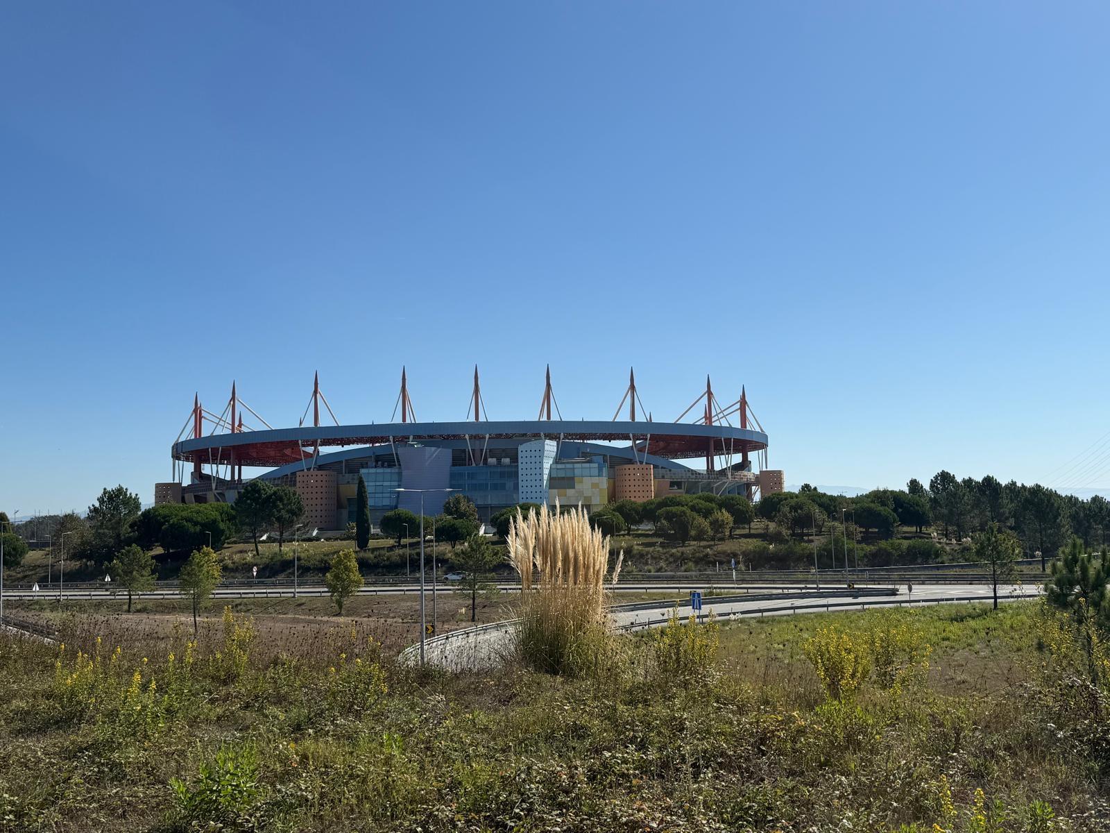 Arrenda-se Armazém, Espaço Comercial