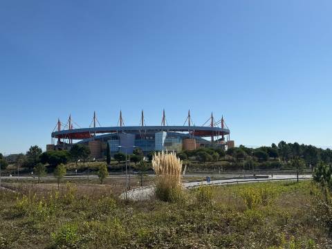 Arrenda-se Armazém, Espaço Comercial