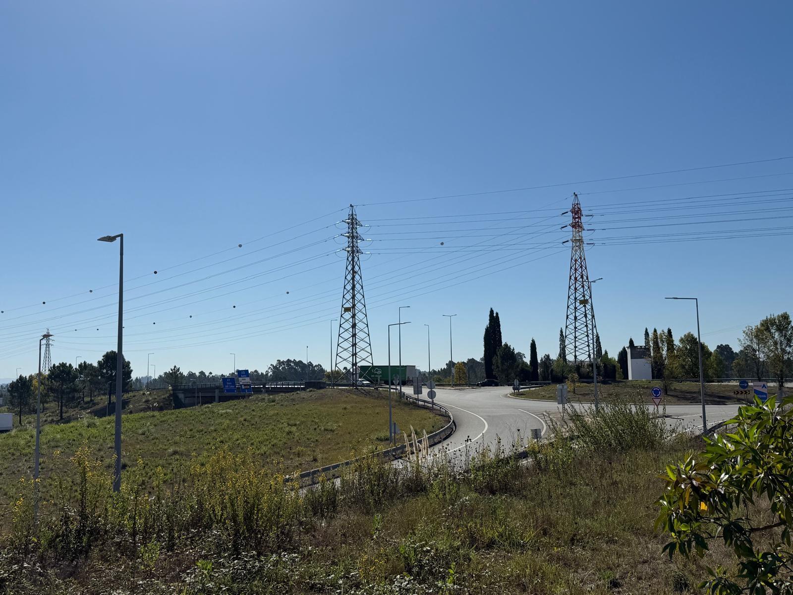 Arrenda-se Armazém, Espaço Comercial