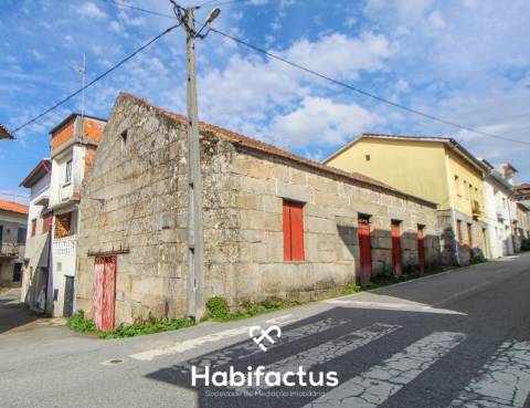 Moradia em pedra para reconstrução na zona de Silgueiros, Viseu.