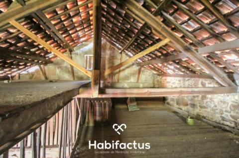 Moradia em pedra para reconstrução na zona de Silgueiros, Viseu.