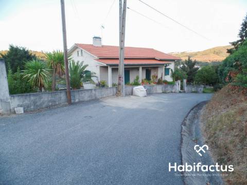 Terreno rústico com 6.600 m2 em Fragosela