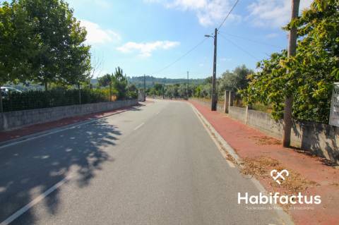 Terreno com viabilidade construtiva em Santar