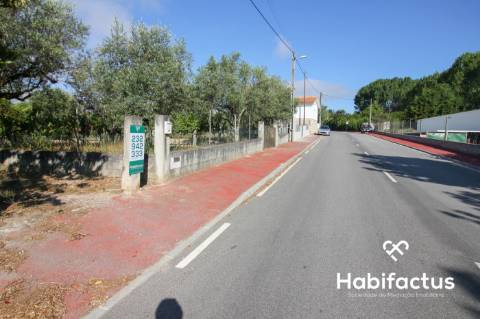 Terreno com viabilidade construtiva em Santar