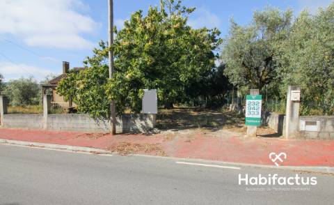 Terreno com viabilidade construtiva em Santar