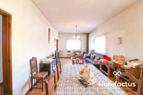 Moradia isolada em Pinheiro a três minutos do centro do Carregal do Sal