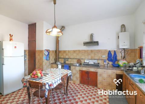 Moradia isolada em Pinheiro a três minutos do centro do Carregal do Sal