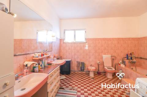 Moradia isolada em Pinheiro a três minutos do centro do Carregal do Sal