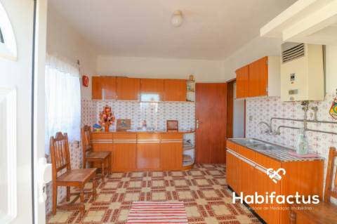 Moradia isolada em Pinheiro a três minutos do centro do Carregal do Sal