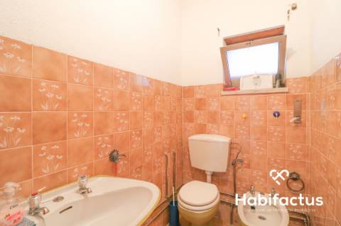 Moradia isolada em Pinheiro a três minutos do centro do Carregal do Sal