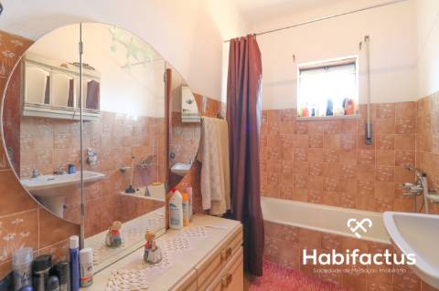 Moradia isolada em Pinheiro a três minutos do centro do Carregal do Sal