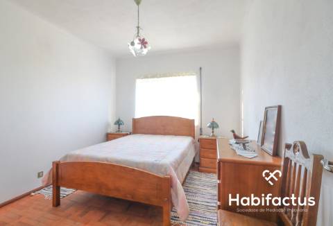 Moradia isolada em Pinheiro a três minutos do centro do Carregal do Sal