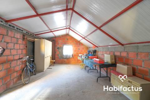 Moradia isolada em Pinheiro a três minutos do centro do Carregal do Sal