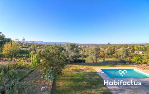 Moradia isolada em Pinheiro a três minutos do centro do Carregal do Sal