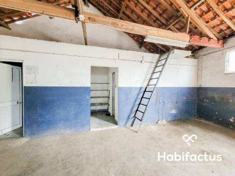 Armazém e Oficina para Venda em Viseu