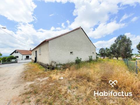 Armazém e Oficina para Venda em Viseu