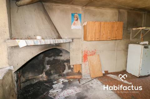 Moradia T3 em Sangemil para reabilitar