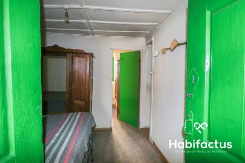 Moradia T3 em Sangemil para reabilitar