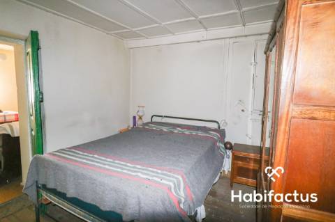 Moradia T3 em Sangemil para reabilitar