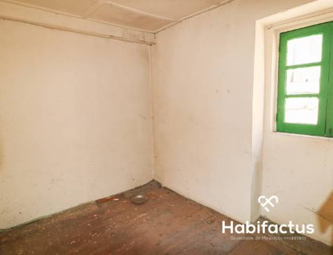 Moradia T3 em Sangemil para reabilitar