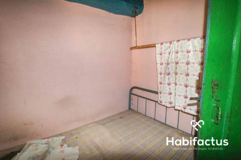 Moradia T3 em Sangemil para reabilitar