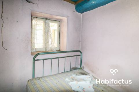 Moradia T3 em Sangemil para reabilitar