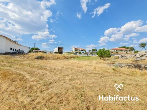 Terreno Rústico  Terreno rustico com possibilidade de construir uma moradia isolada ou duas geminada