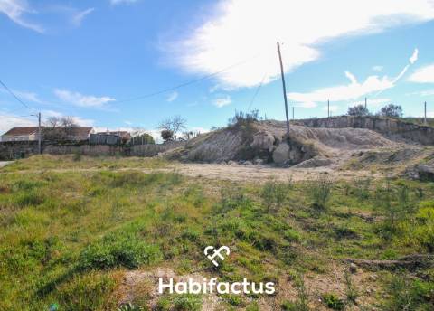 Lote de Terreno, com 1443m2, em Senhorim a 2 minutos de Nelas.