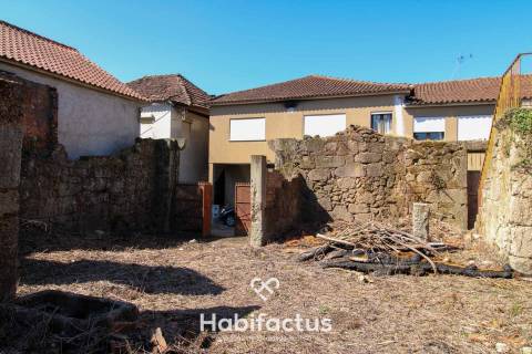 Moradia em Ruínas na Aldeia do Botulho, Tondela