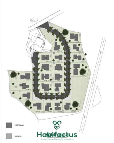 Terreno com projecto aprovado para loteamento de 20 moradias isoladas.