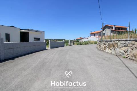 Terreno com 2000 m2 - São João de Lourosa