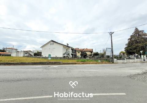 Lote de terreno com área de 900m2, situado na zona do Viso, em Viseu frente ao Recheio.