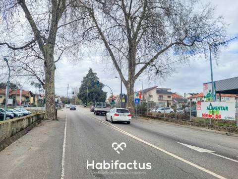 Lote de terreno com área de 900m2, situado na zona do Viso, em Viseu frente ao Recheio.