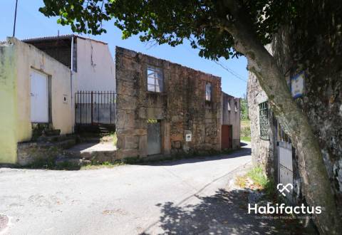 Moradia Devoluta  Venda em Santiago de Cassurrães e Póvoa de Cervães,Mangualde