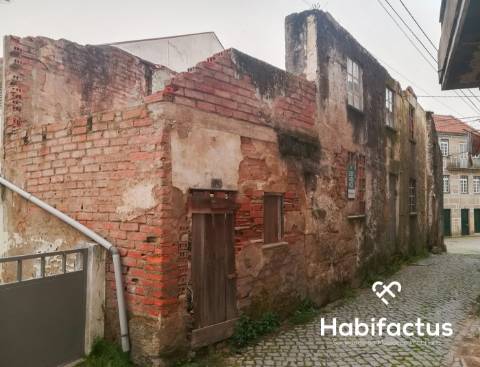 Moradia T2 para recuperar em Abraveses - Viseu