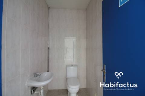 Loja no centro de Nelas