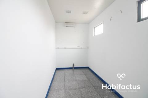 Loja no centro de Nelas