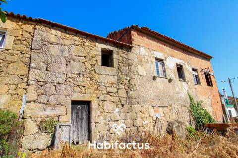 Duas Moradias em pedra para remodelar - Tondela