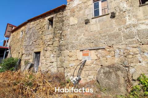 Duas Moradias em pedra para remodelar - Tondela