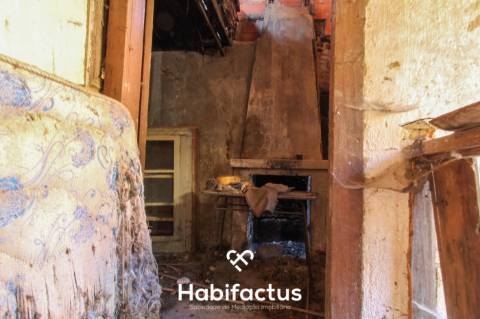 Duas Moradias em pedra para remodelar - Tondela