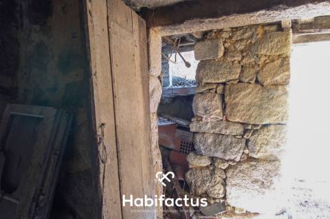 Duas Moradias em pedra para remodelar - Tondela