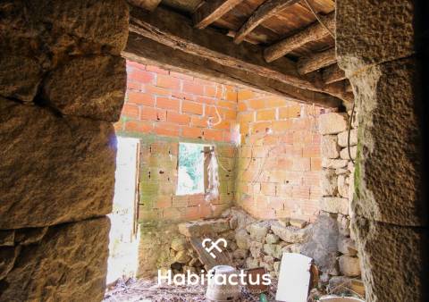 Duas Moradias em pedra para remodelar - Tondela